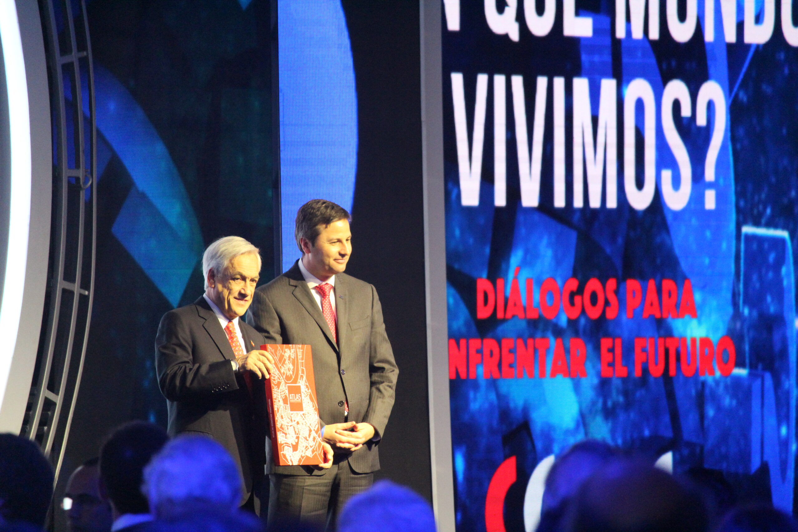 Presidente Sebastián Piñera recibe Atlas de Bienestar Territorial